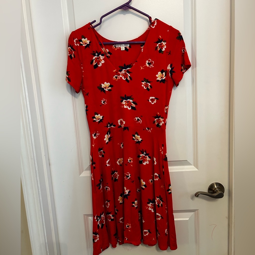 Nine Britton size Small Red Floral Dress
